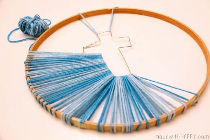 Christian Cross Crafts | Kids Church Crafts | String Art Cross | Crochet Ring Cross  | Easter Crafts | Kids Easter Crafts | Yarn Crafts | Ombre Christian Cross | www.madewithhappy.com 