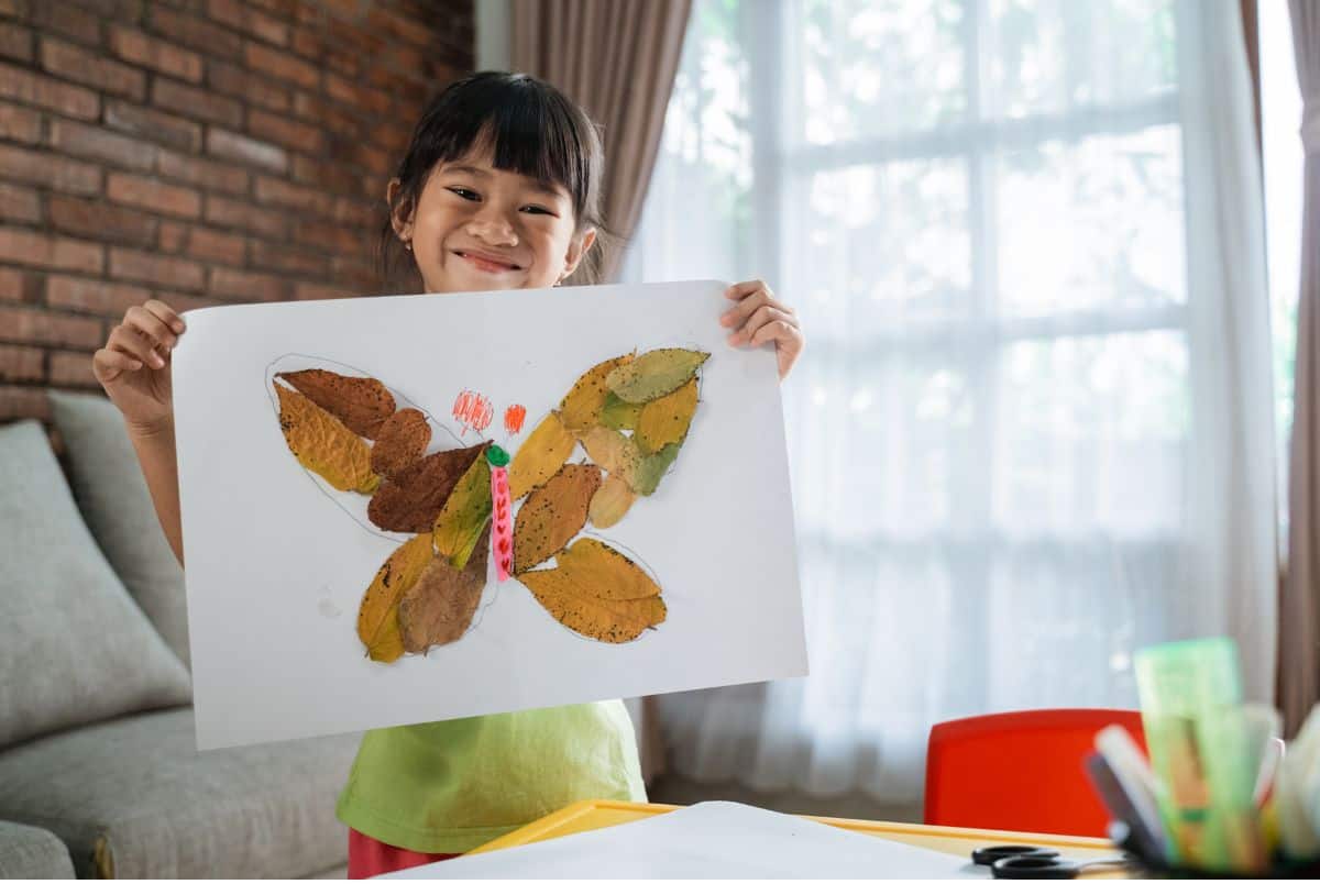 kids crafting butterflies