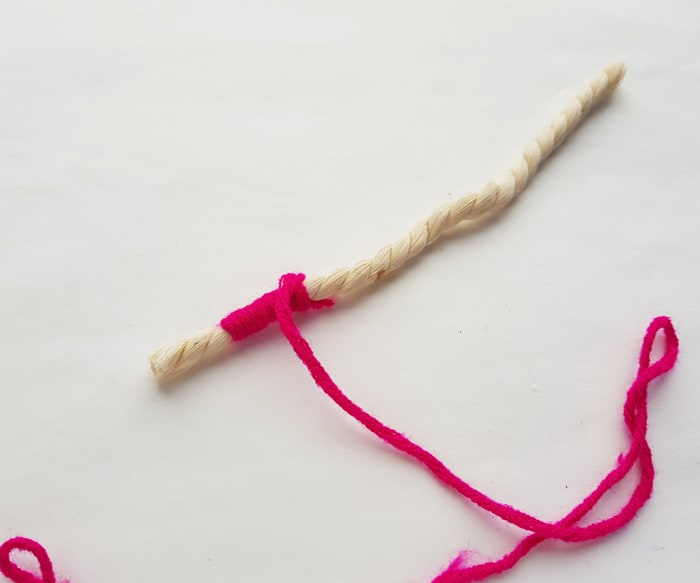 Wrapping yarn around rope