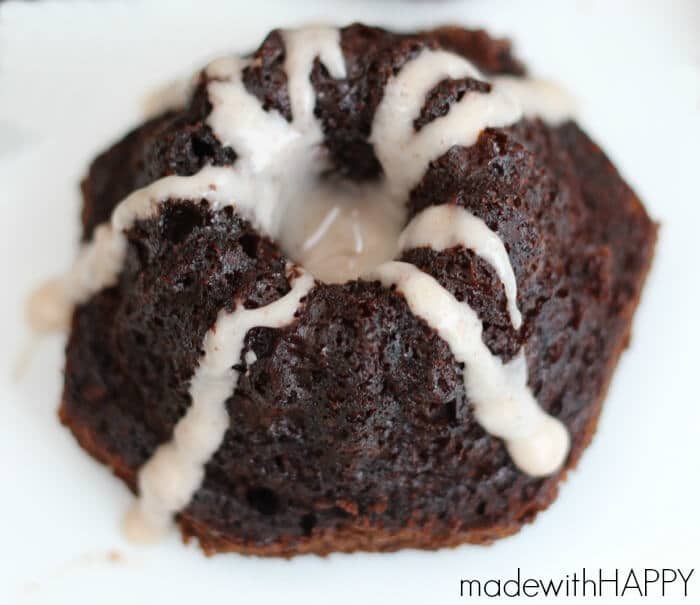 mini-gingerbread-cakes-yogurt-frosting
