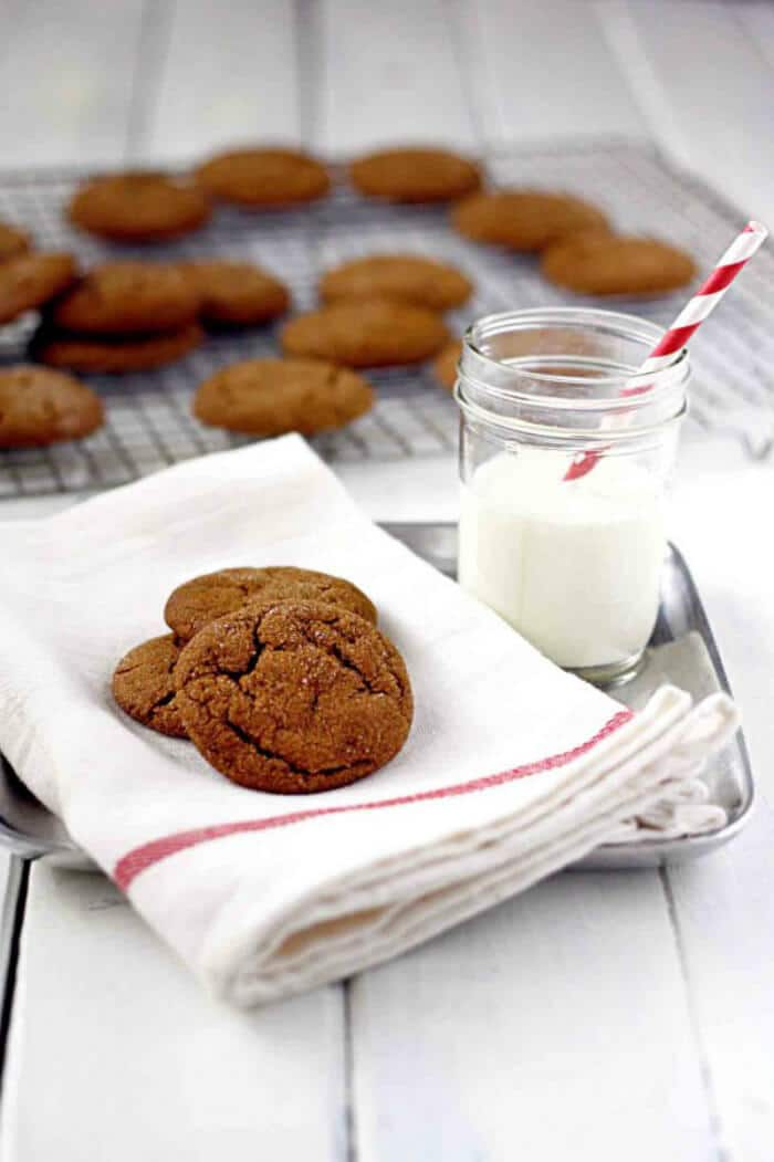 Molasses Cookies | 20+ Holiday Cookies | Christmas Cookie Recipes | www.madewithHAPPY.com
