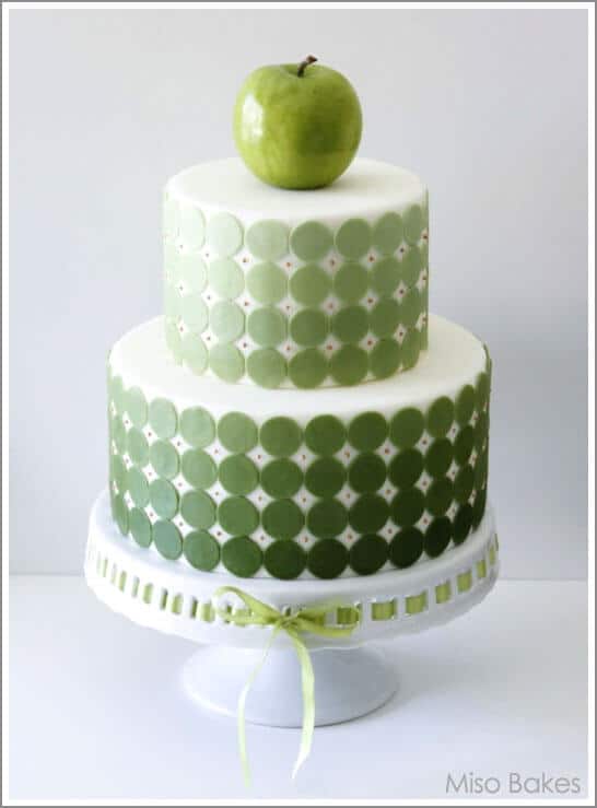 Green Ombre Cakes | Ombre Baked Goods | Cake decoration | www.madewithhappy.com