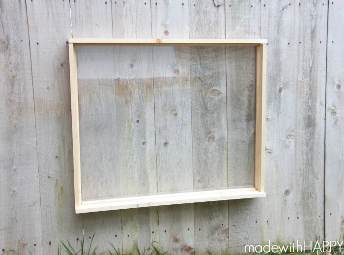 Make an outdoor easel to get your kids playing outside all day long! | Summer Activities for Kids | Outdoor fun | www.madewithHAPPY.com