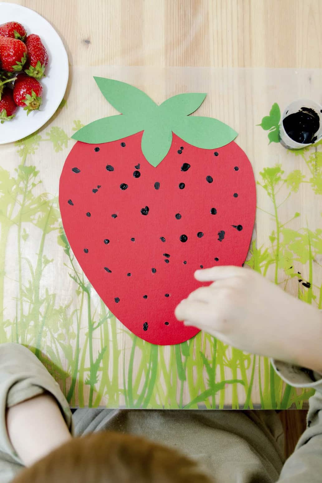 paint a paper strawberry