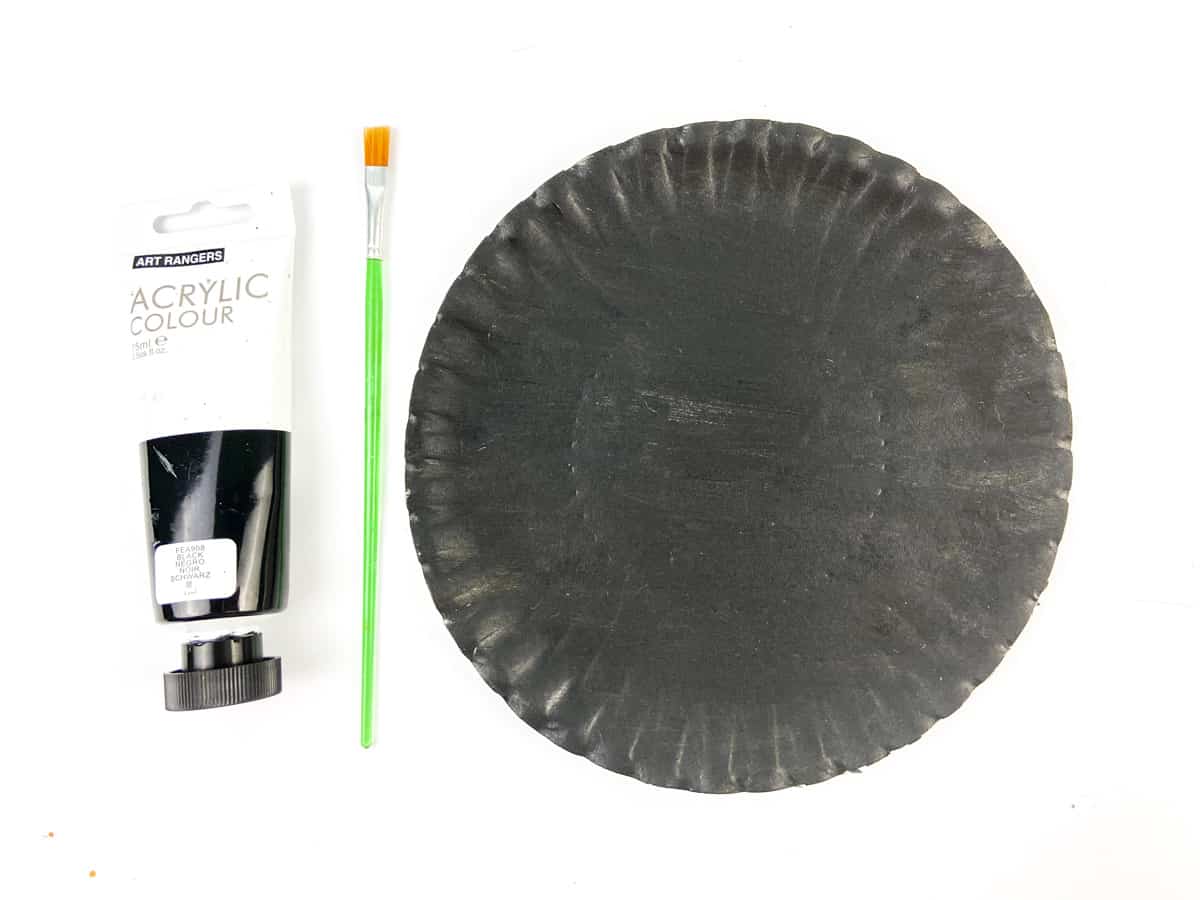 paint paper plate black for mummy craft