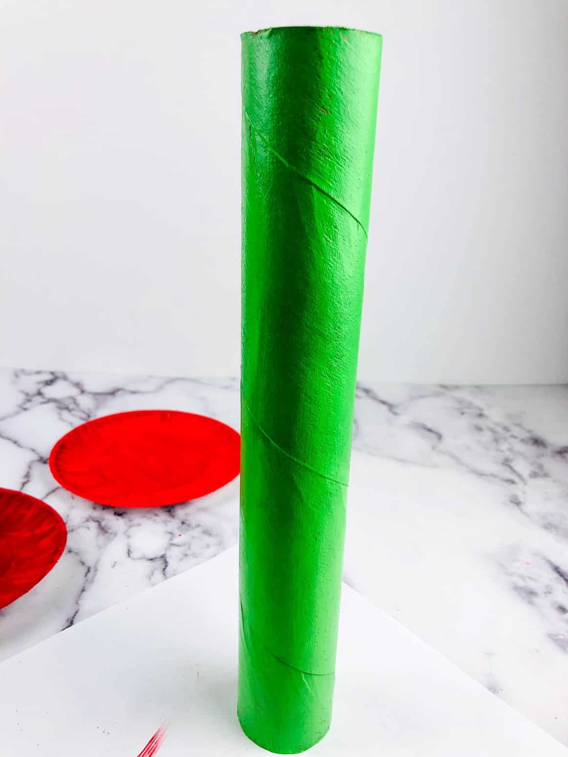paint paper towel roll green for easy bird feeder