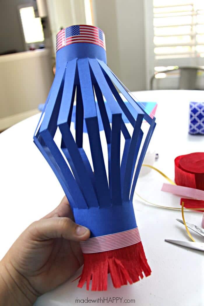 Red, White and Blue Paper Lanterns | Kids 4th of July Crafts | Patriotic Party Decor | Kids Summer Activities | DIY Paper Lanterns | www.madewithHAPPY.com