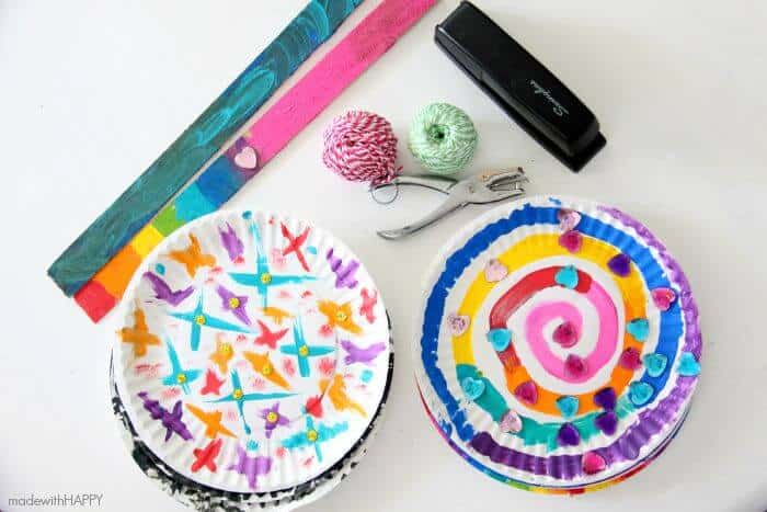 Paper Plate Wind Sock | Kids Paper Plate Crafts | Kids Activity Ideas | www.madewithHAPPY.com