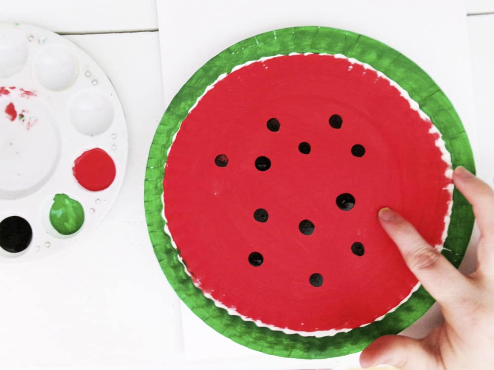 Place the fingertips throughout the middle of watermelon