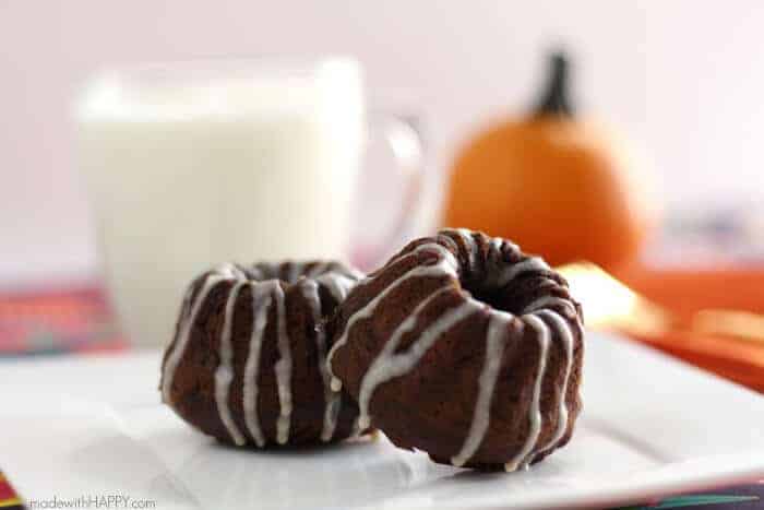 Mini Pumpkin Gingerbread Cakes | Pumpkin Desserts | Gingerbread Cake | Great recipe that blends all the flavors you love for FALL | Cinnamon Yogurt Icing | Pairs great with a Starbucks Pumpkin Spice Latte