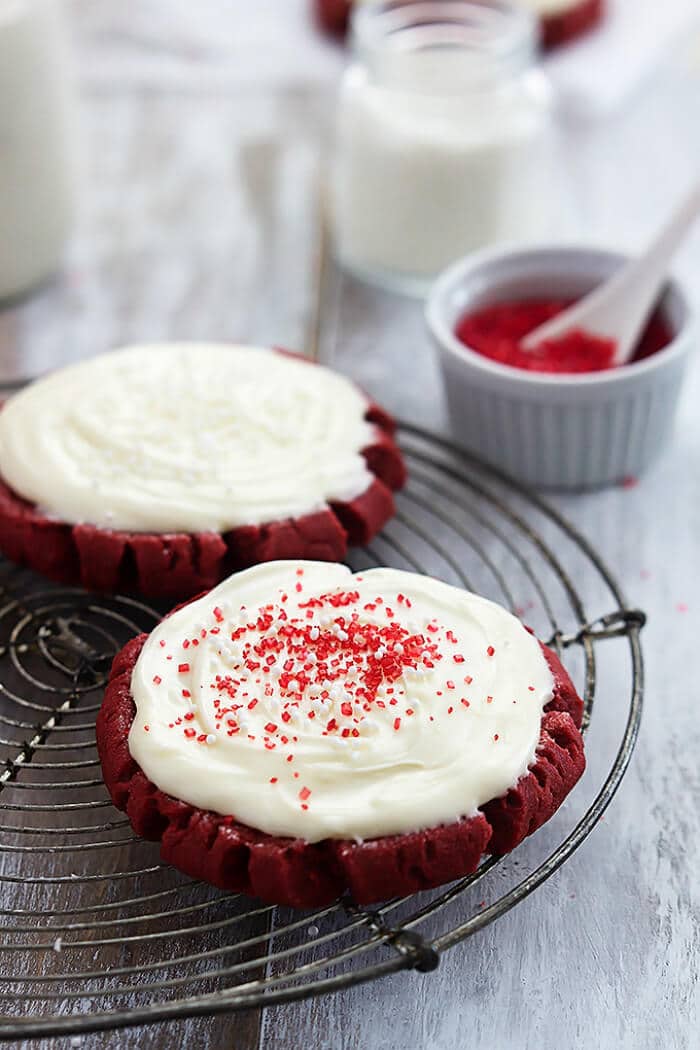 Red Velvet Sugar Cookies | 20+ Holiday Cookies | Christmas Cookie Recipes | www.madewithHAPPY.com