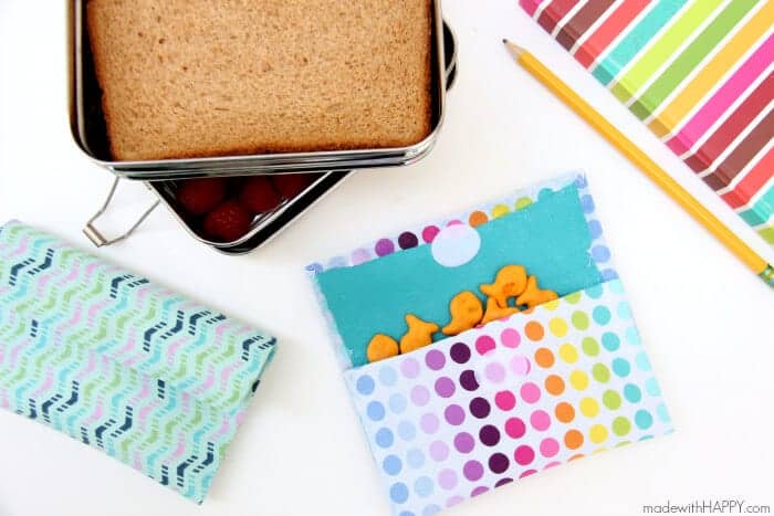 No Sew Reusable Snack Bags | Reusable Kids Lunch Containers | www.madewithHAPPY.com