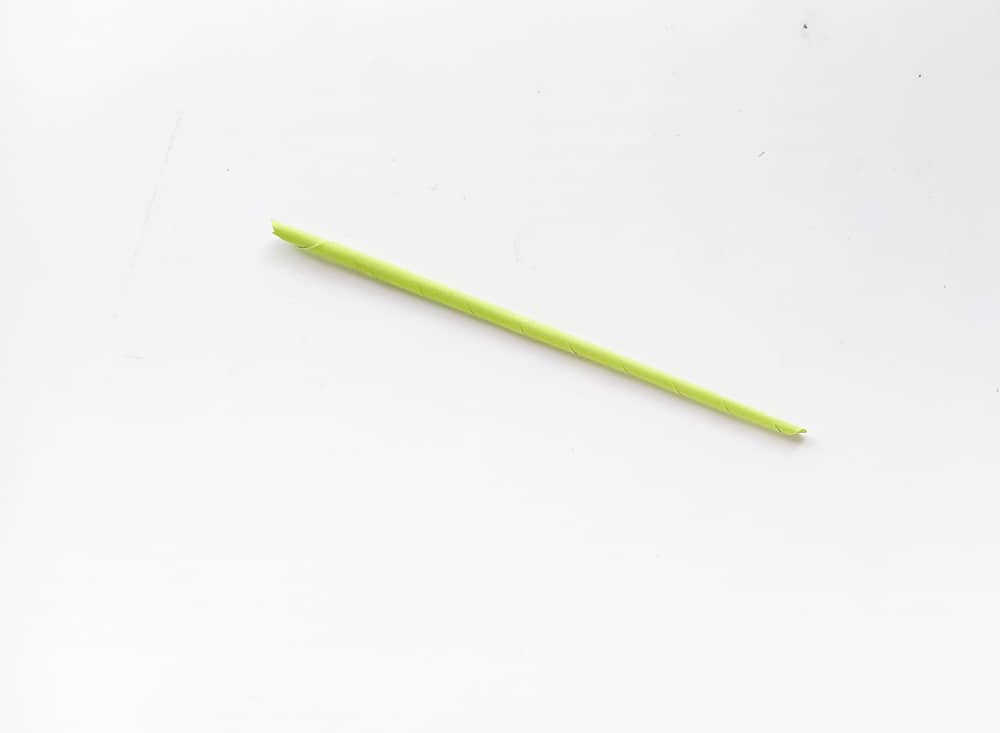 roll green rectangel into thin straw