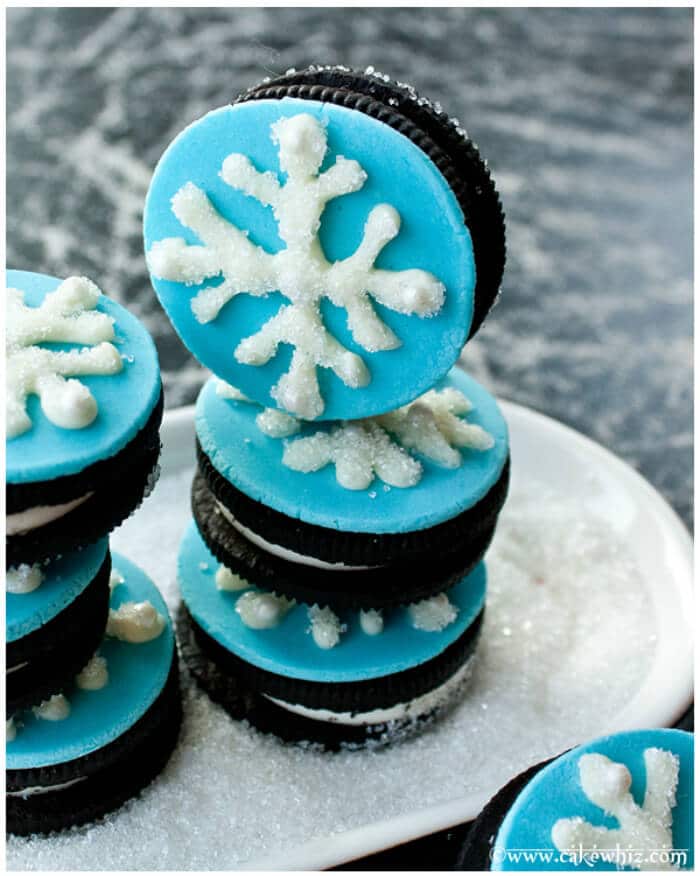 Snowflake Cookies - Cake Whiz | 20+ Holiday Cookies | Christmas Cookie Recipes | www.madewithHAPPY.com