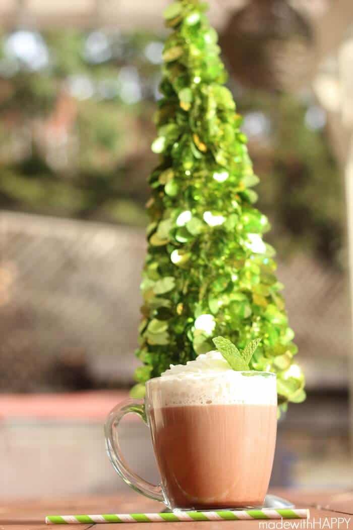 Spiked Hot Chocolate. Mint Hot Chocolate Ideas. Christmas Cocktails. Holiday Drink Ideas. Adult Hot Chocolate. Spiked Mint Hot Chocolate. 