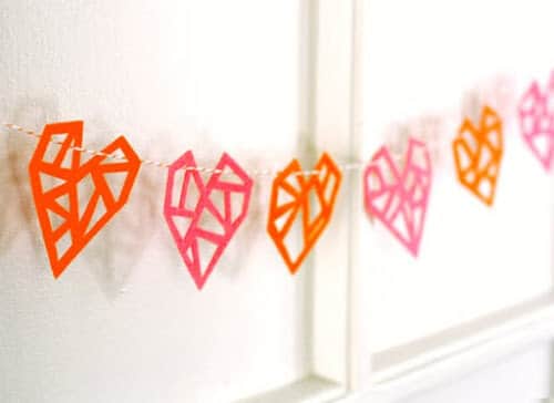 DIY Geometric Valentines Garland | Valentines Crafts | Geometric Hearts | www.madewithHAPPY.com