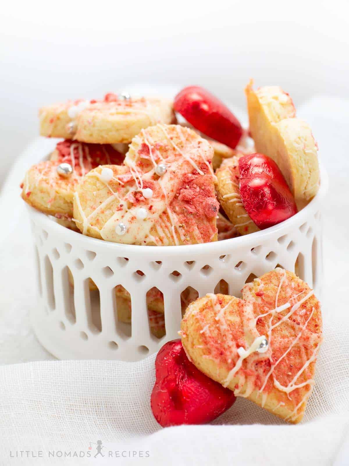 strawberry and white chocolate cookies