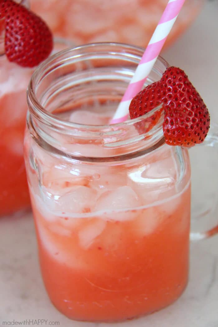 Homemade Strawberry Lemonade | Summer Drink | Homemade Lemonade | www.madewithHAPPY.com