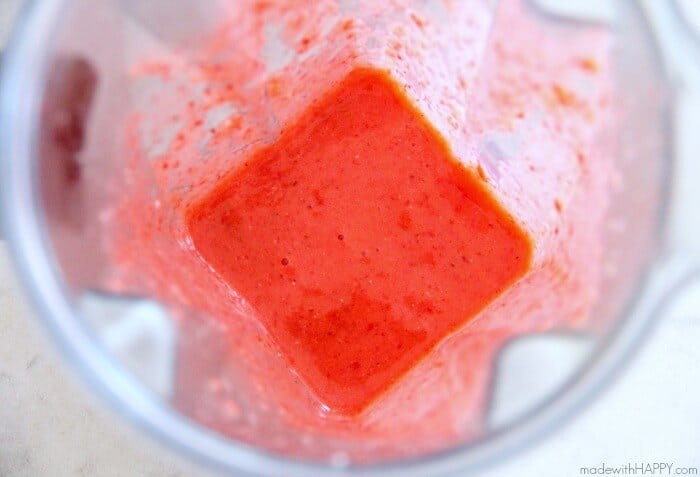 Homemade Strawberry Lemonade | Summer Drink | Homemade Lemonade | www.madewithHAPPY.com