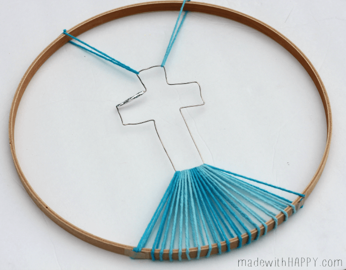 Christian Cross Crafts | Kids Church Crafts | String Art Cross | Crochet Ring Cross  | Easter Crafts | Kids Easter Crafts | Yarn Crafts | Ombre Christian Cross | www.madewithhappy.com 