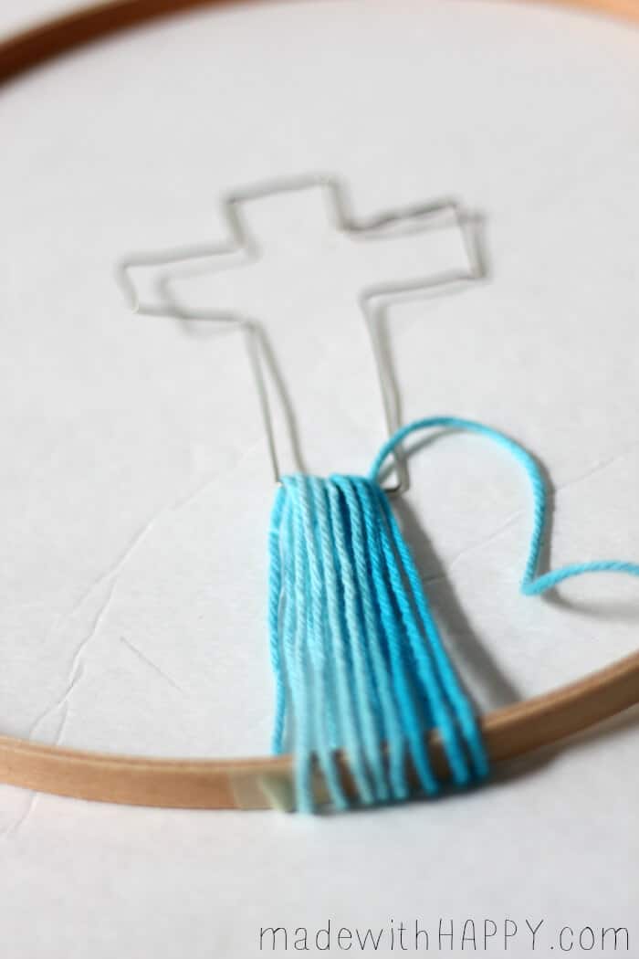 Christian Cross Crafts | Kids Church Crafts | String Art Cross | Crochet Ring Cross  | Easter Crafts | Kids Easter Crafts | Yarn Crafts | Ombre Christian Cross | www.madewithhappy.com 