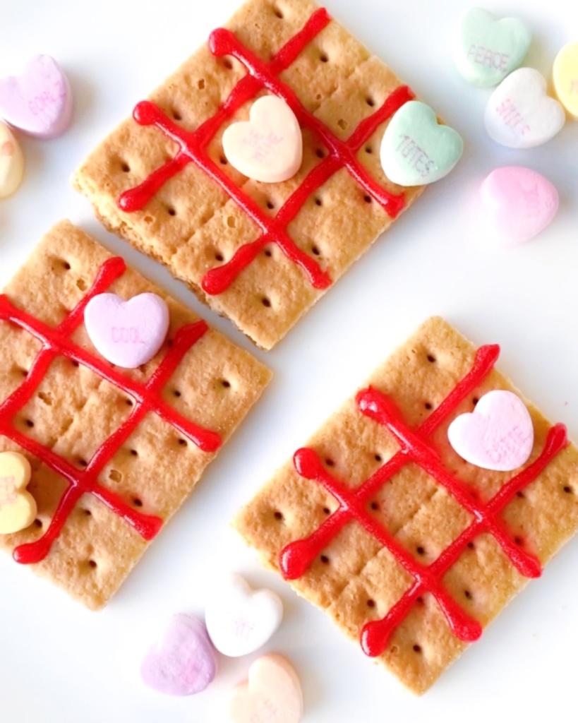 grahama crackers with icing and conversation hearts