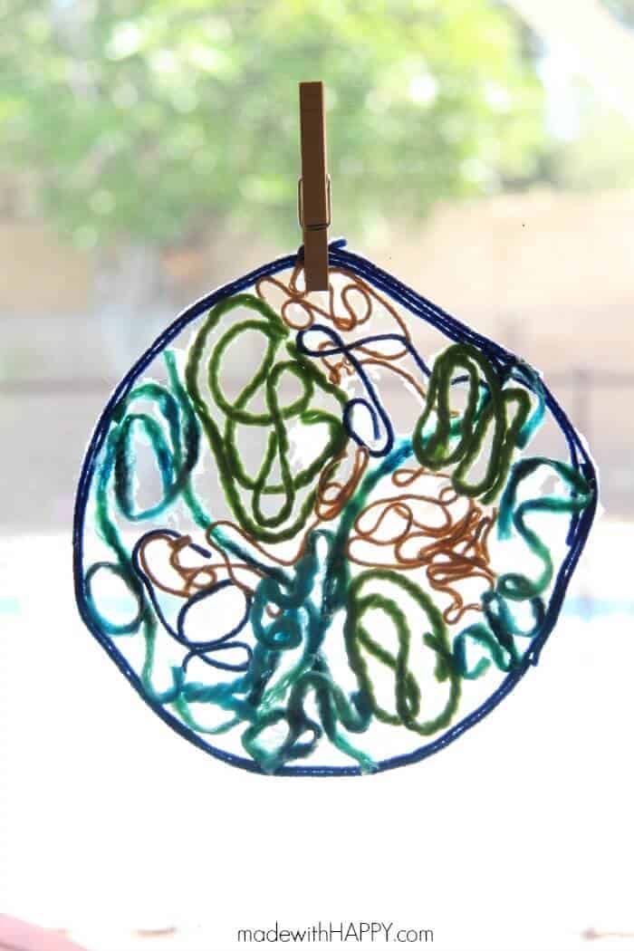 yarn-earth-window-hang